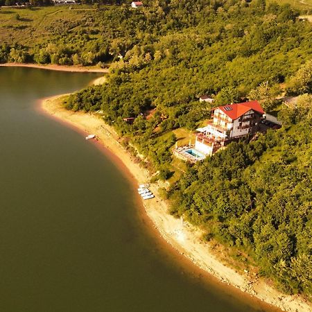 Pensiunea Belvedere Lago Cinciş Esterno foto