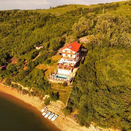 Pensiunea Belvedere Lago Cinciş Esterno foto