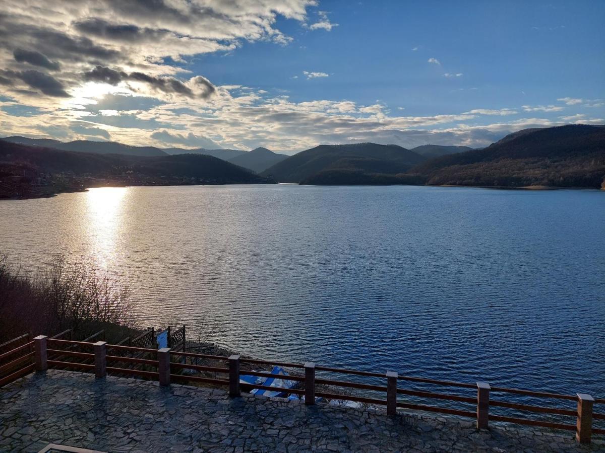 Pensiunea Belvedere Lago Cinciş Esterno foto
