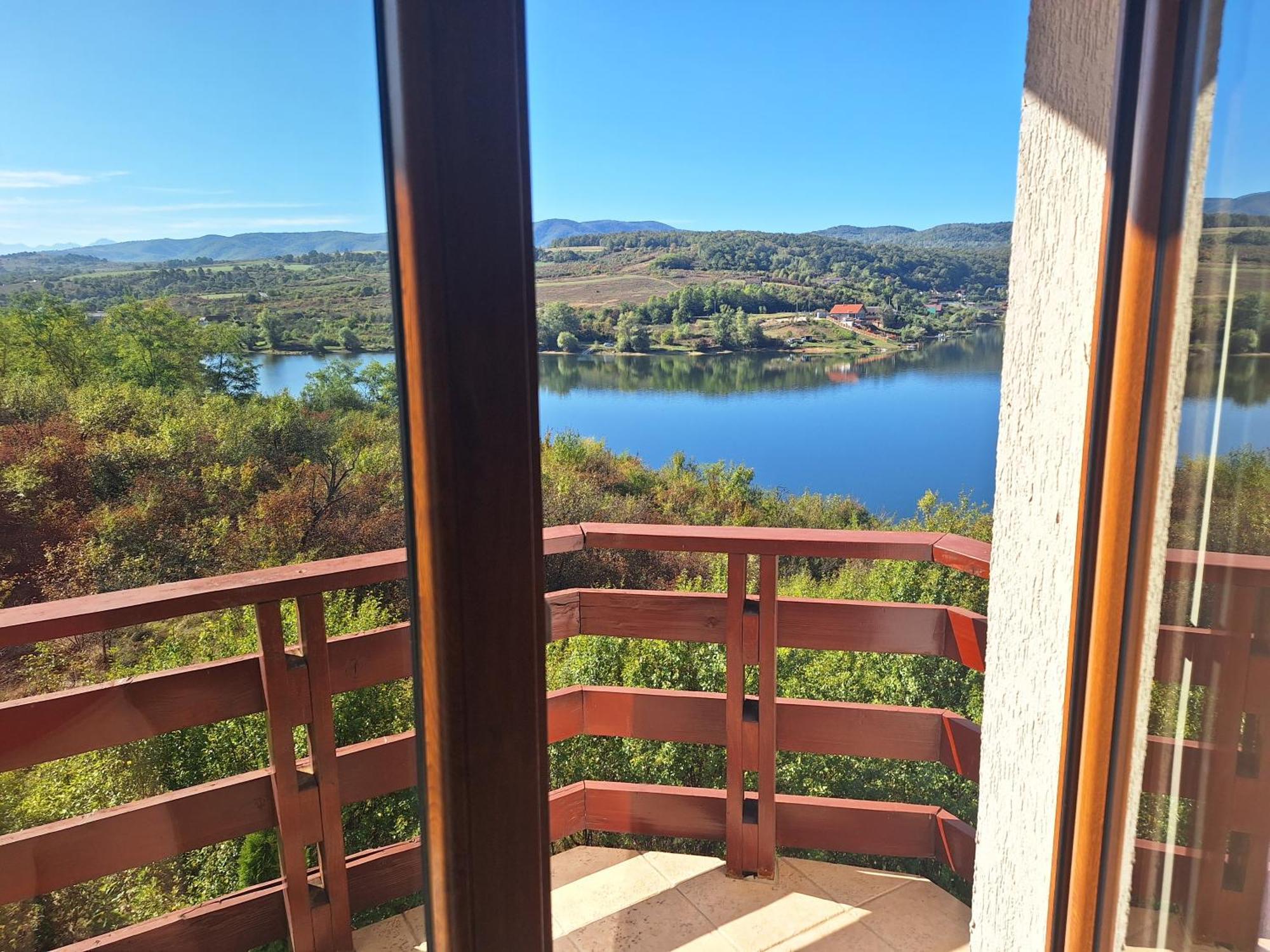 Pensiunea Belvedere Lago Cinciş Esterno foto