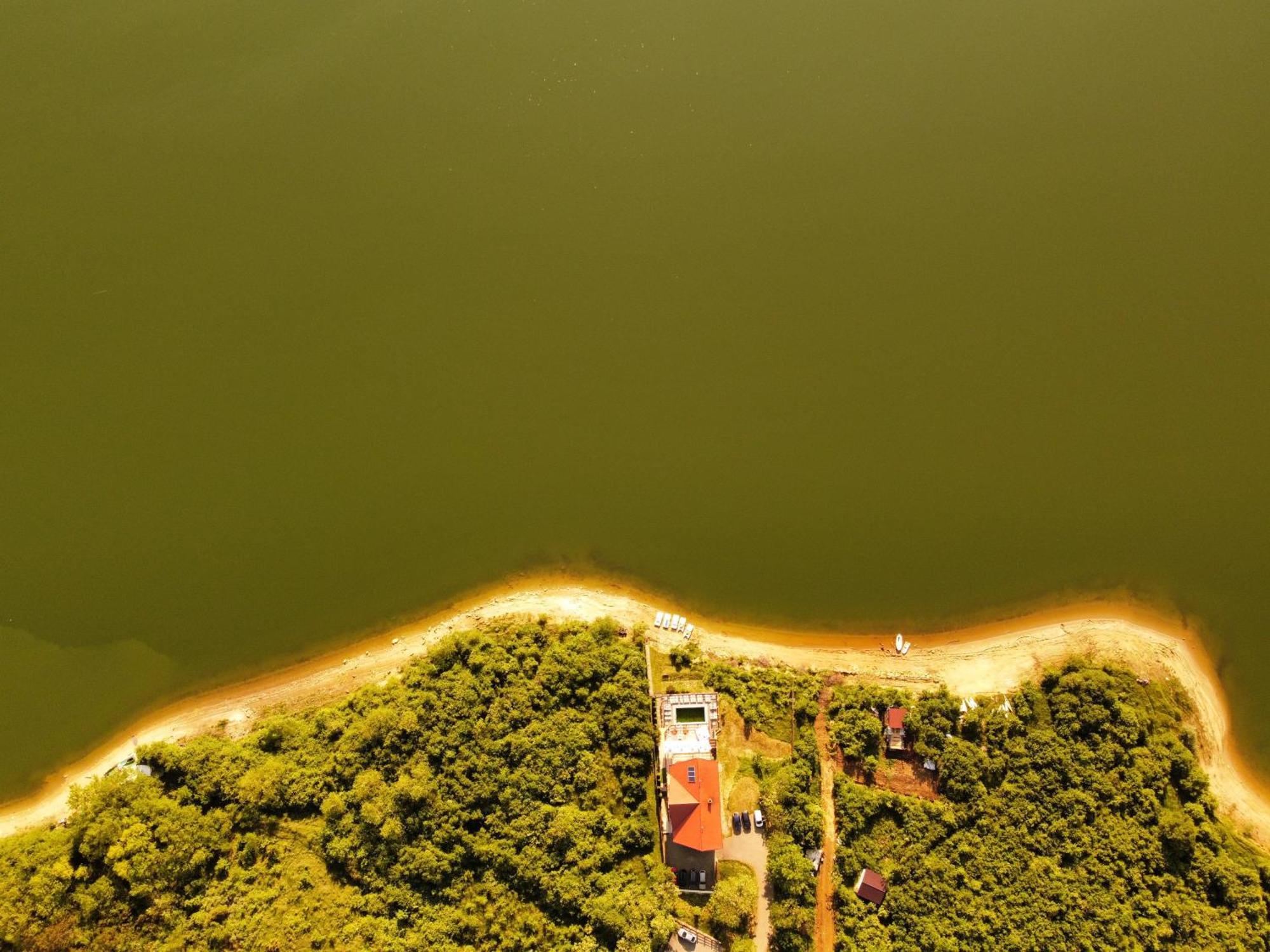 Pensiunea Belvedere Lago Cinciş Esterno foto