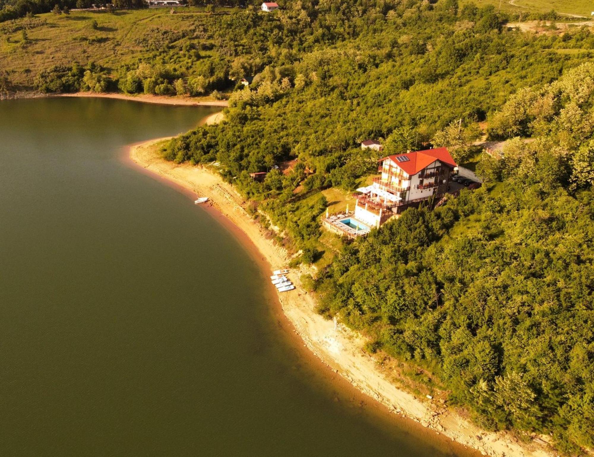 Pensiunea Belvedere Lago Cinciş Esterno foto
