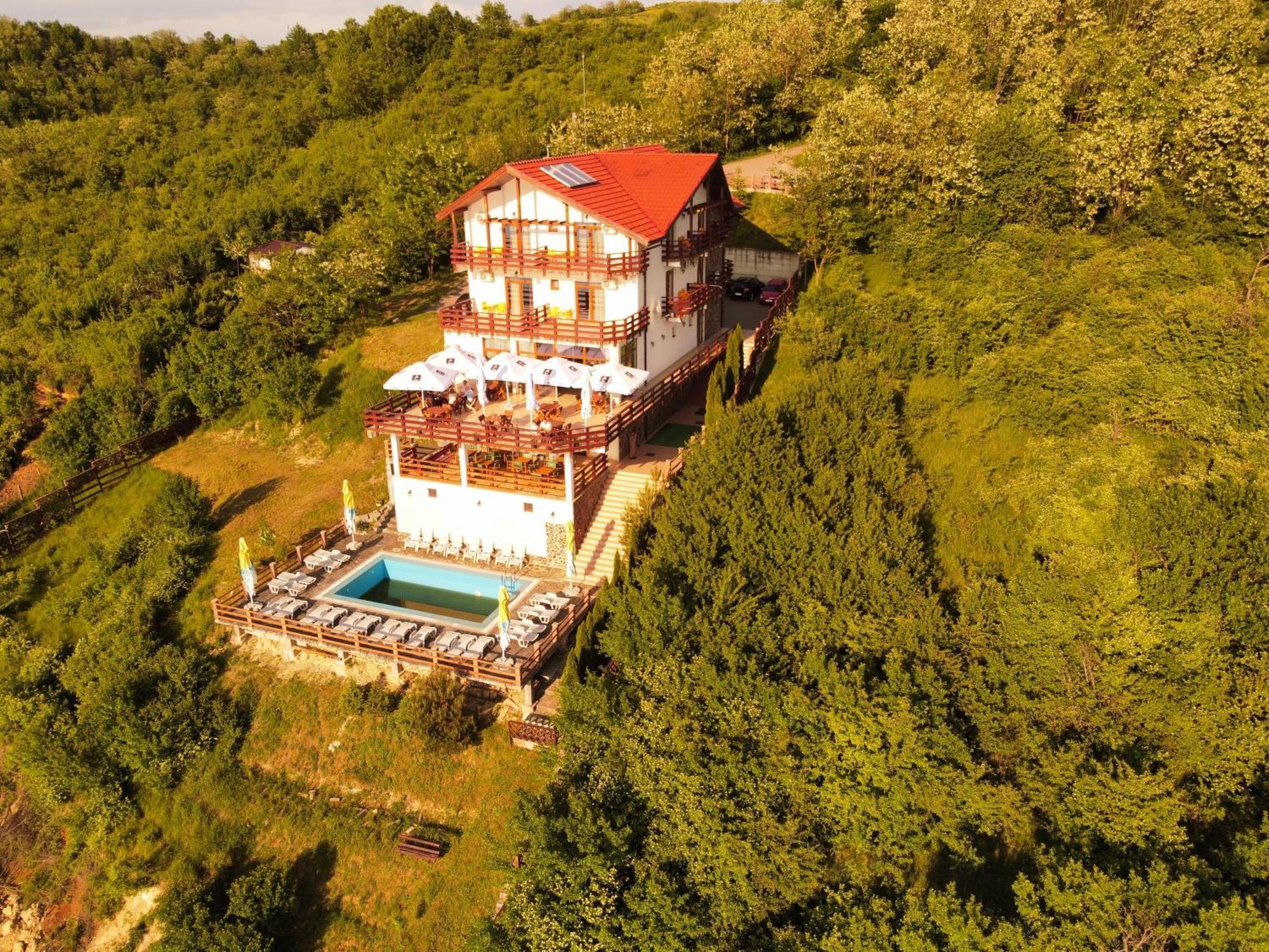 Pensiunea Belvedere Lago Cinciş Esterno foto