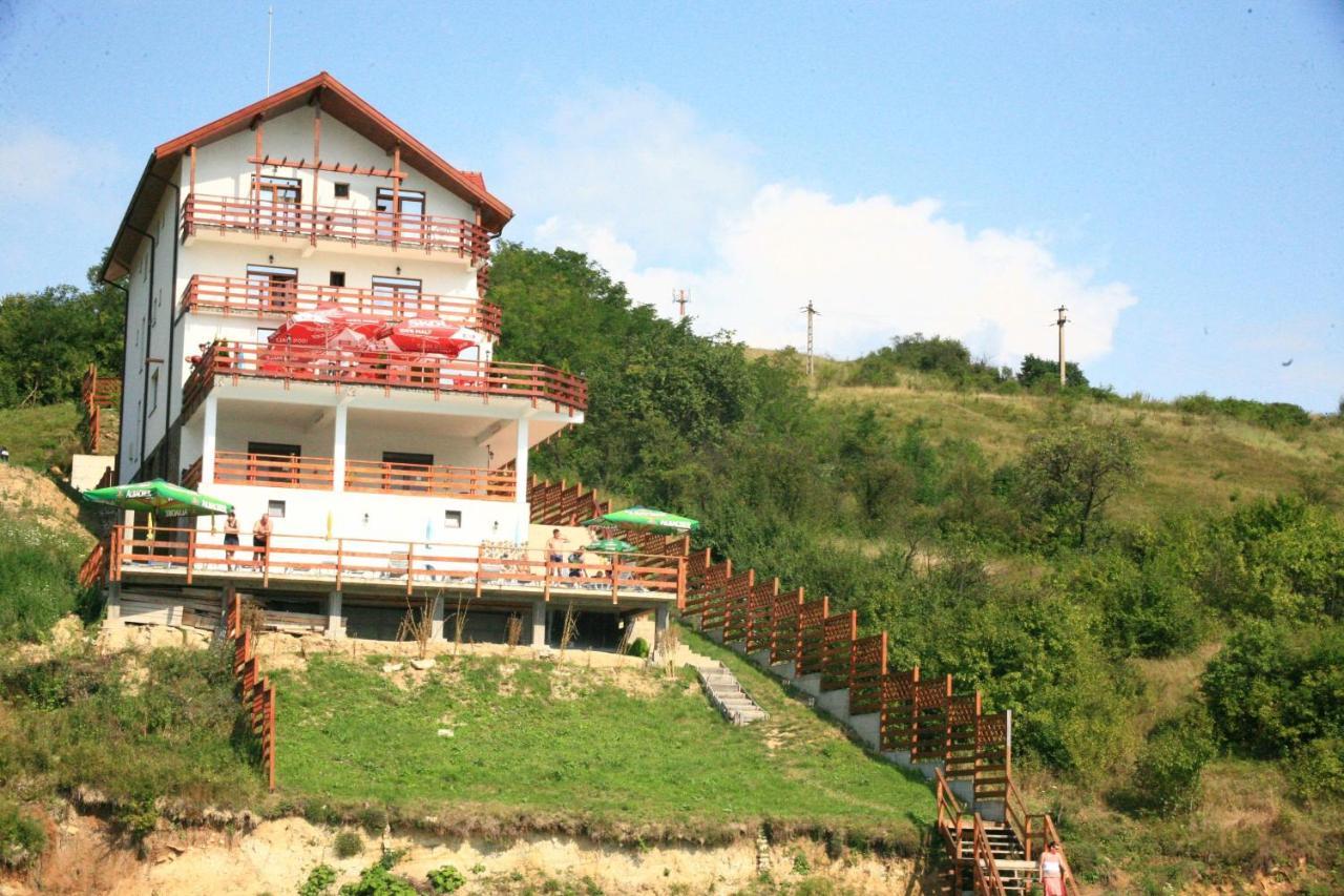 Pensiunea Belvedere Lago Cinciş Esterno foto