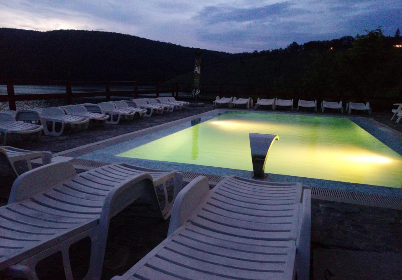 Pensiunea Belvedere Lago Cinciş Esterno foto