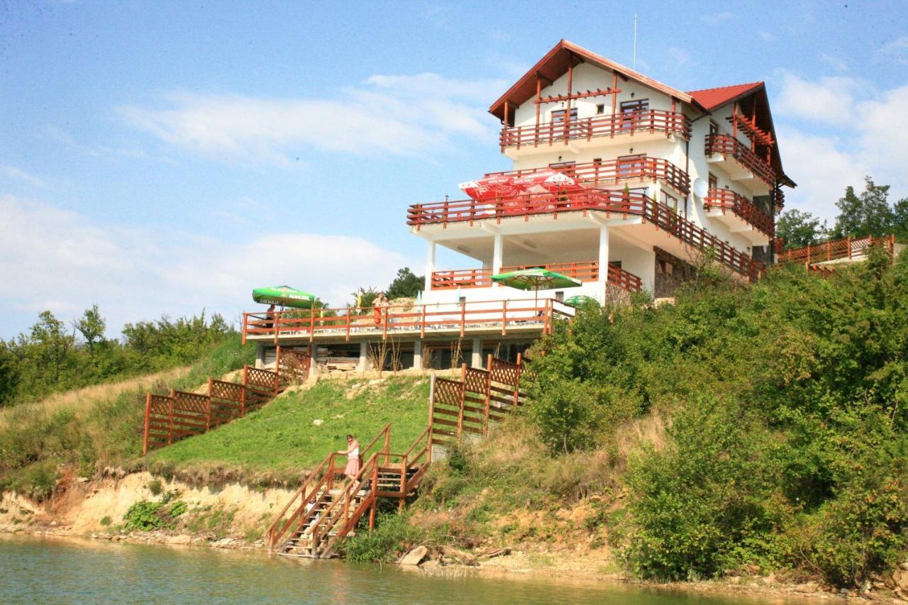 Pensiunea Belvedere Lago Cinciş Esterno foto
