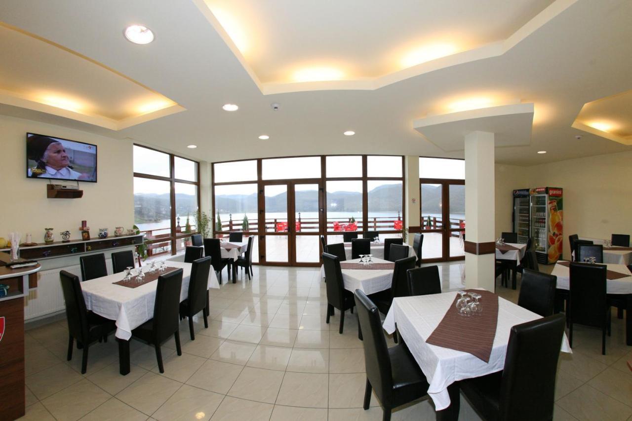 Pensiunea Belvedere Lago Cinciş Esterno foto